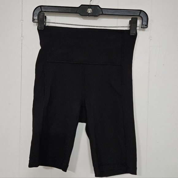 Lululemon Ribbed Contoured HR Short 8" - Picture 4 of 6